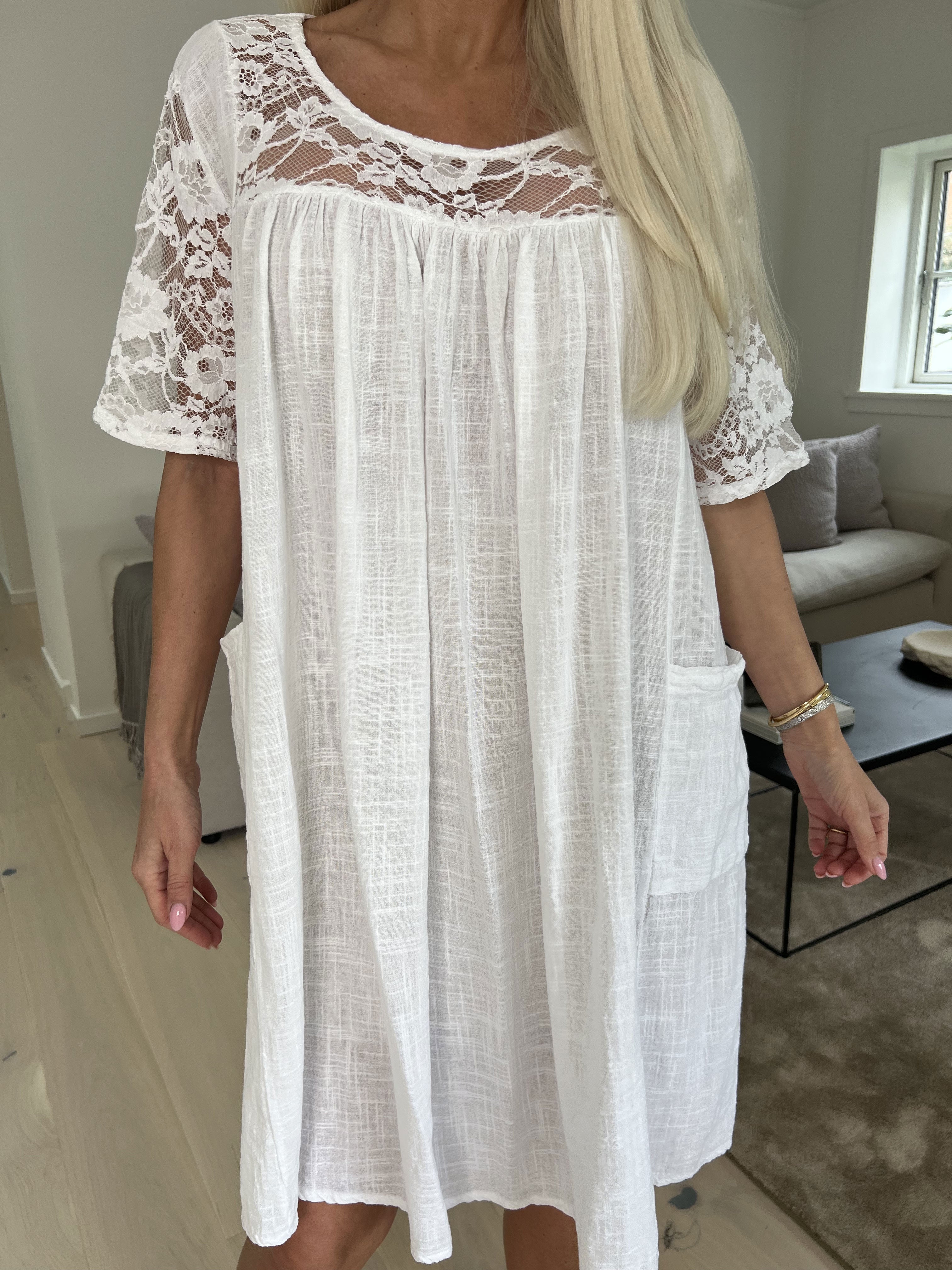 Lovisa - Söt bomullsklänning med fickor